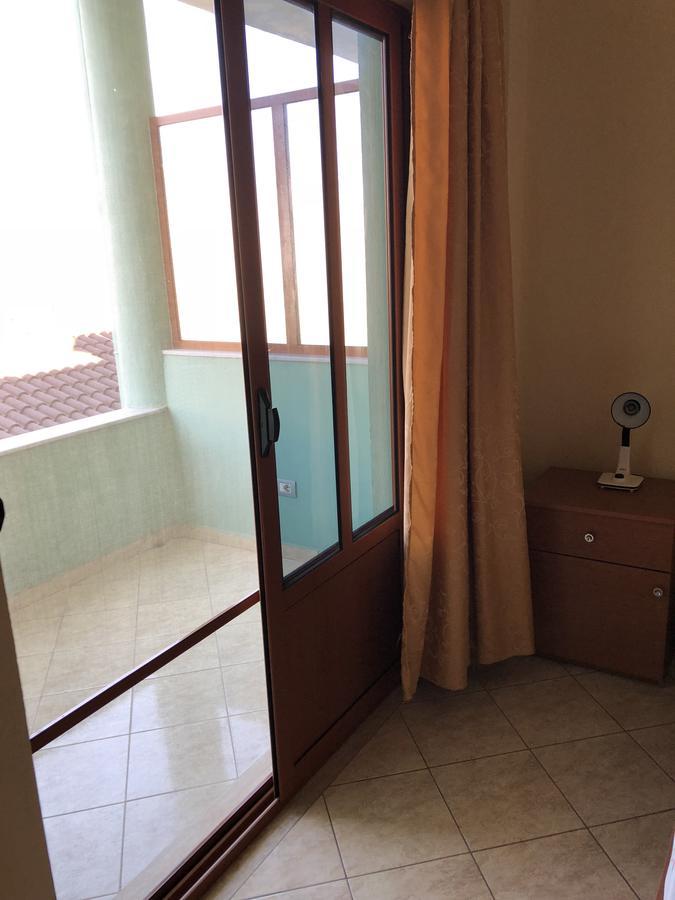 Guest House "Pisha" Durres Exterior photo